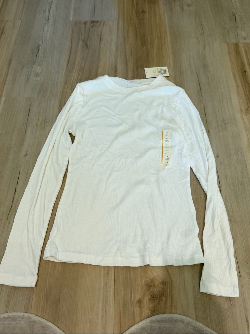 Women's White Long-Sleeve Crew Neck Top